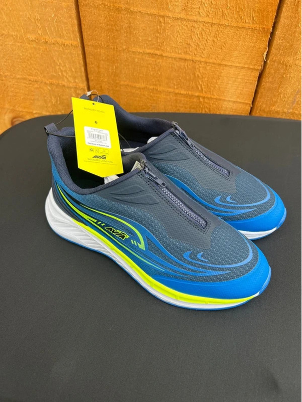 Sneakers size 6
